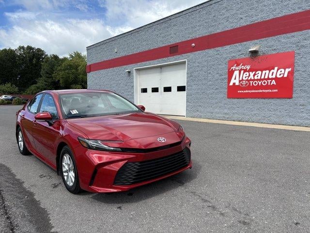 2025 Toyota Camry LE (SE)