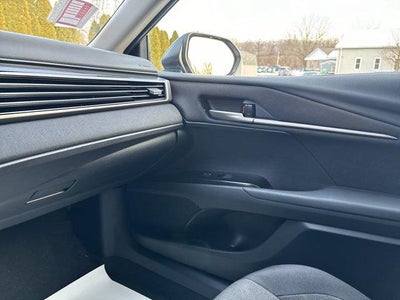 2025 Toyota Camry LE (SE)