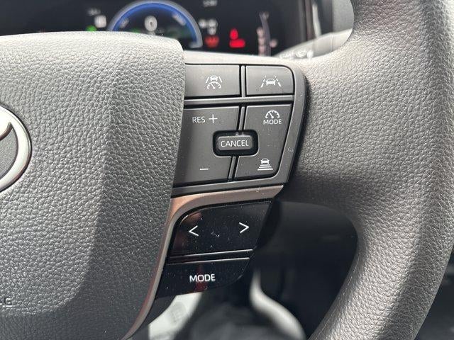 2025 Toyota Camry LE (SE)