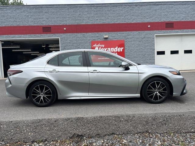 2024 Toyota Camry SE Auto (SE)
