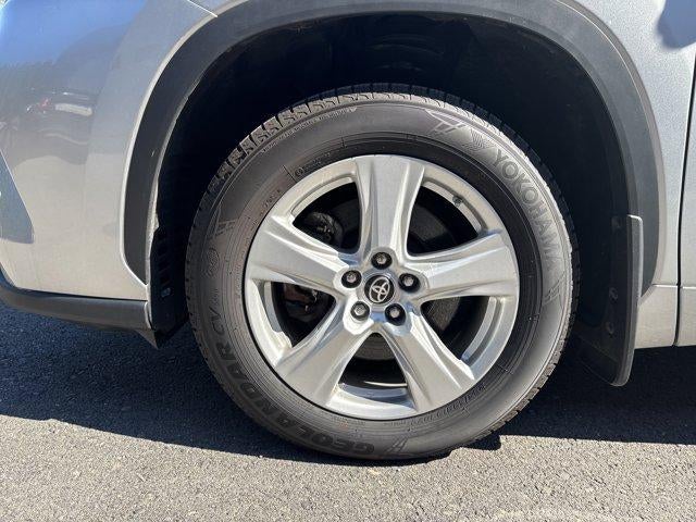 2024 Toyota Highlander LE AWD (SE)