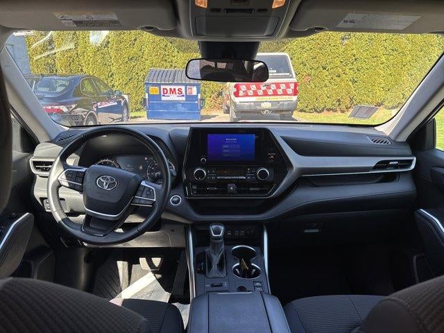 2024 Toyota Highlander LE AWD (SE)