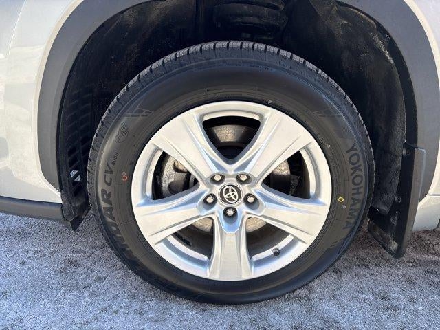 2024 Toyota Highlander LE AWD (SE)