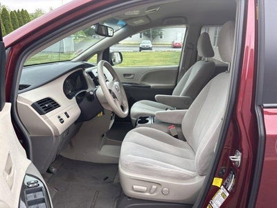 2013 Toyota Sienna 5dr 8-Pass Van V6 LE FWD (Natl)