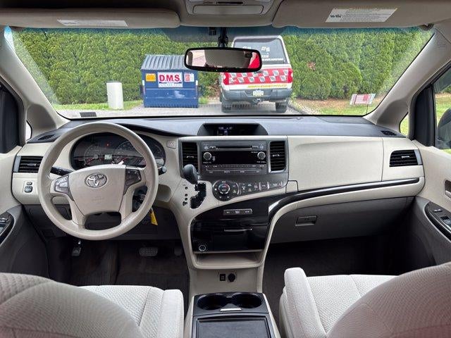 2013 Toyota Sienna 5dr 8-Pass Van V6 LE FWD (Natl)