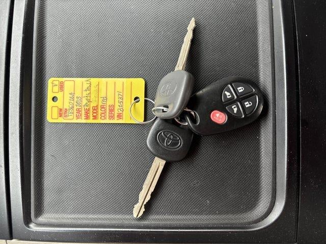2013 Toyota Sienna 5dr 8-Pass Van V6 LE FWD (Natl)