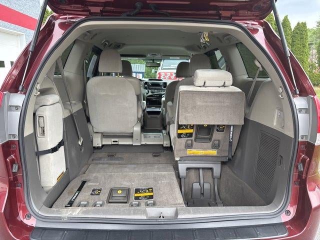 2013 Toyota Sienna 5dr 8-Pass Van V6 LE FWD (Natl)