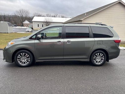 2020 Toyota Sienna XLE FWD 8-Passenger (Natl)