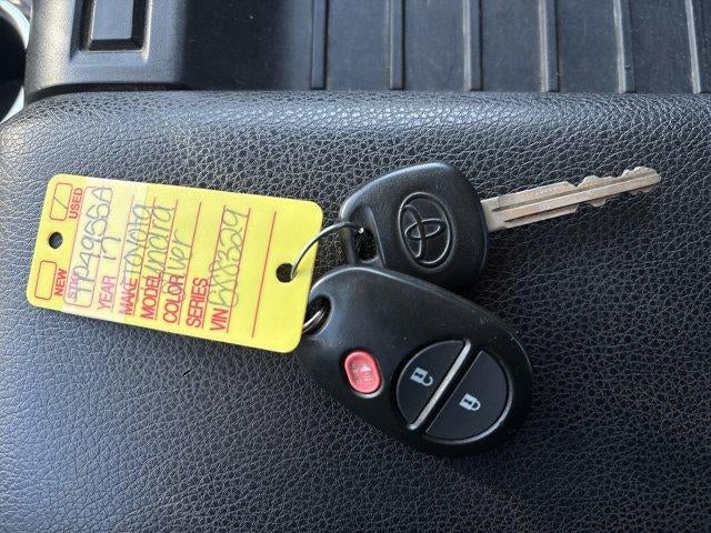 2017 Toyota Tundra 4WD 4WD SR5 CrewMax 5.5' Bed 5.7L (SE)