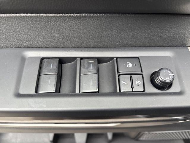 2025 Toyota Tundra 4WD 4WD SR5 CrewMax 5.5' Bed (SE)