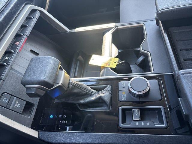 2022 Toyota Tundra 4WD 4WD SR5 CrewMax 5.5' Bed (SE)