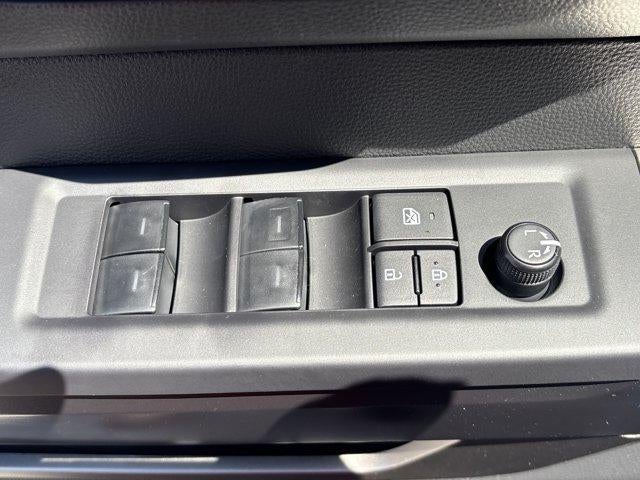 2025 Toyota Tundra 4WD 4WD SR5 CrewMax 5.5' Bed (SE)
