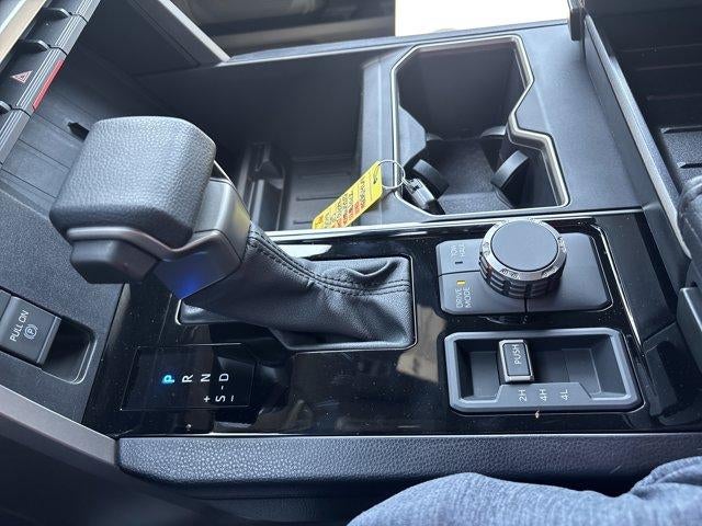 2025 Toyota Tundra 4WD 4WD SR5 CrewMax 5.5' Bed (SE)