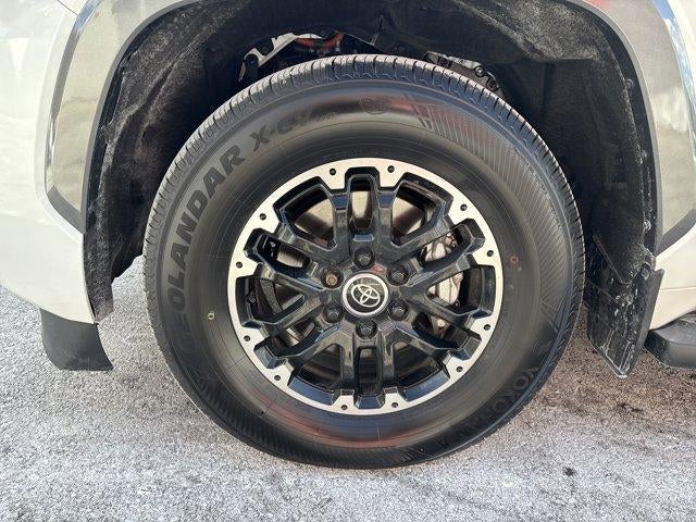 2023 Toyota Sequoia Limited 4WD (SE)