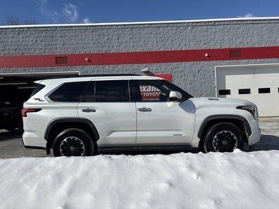 2023 Toyota Sequoia Limited 4WD (SE)