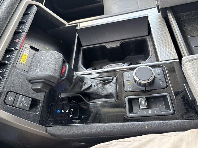 2023 Toyota Sequoia Limited 4WD (SE)