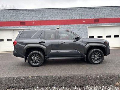 2025 Toyota 4Runner SR5 4WD (GS)