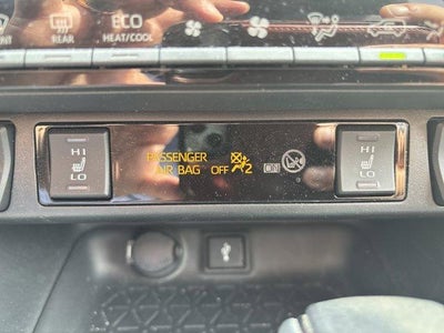 2020 Toyota RAV4 XLE AWD (Natl)