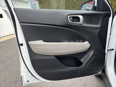 2024 Hyundai VENUE SEL IVT