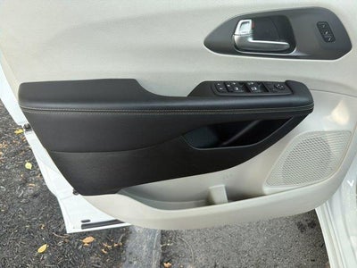 2023 Chrysler Pacifica Touring L FWD