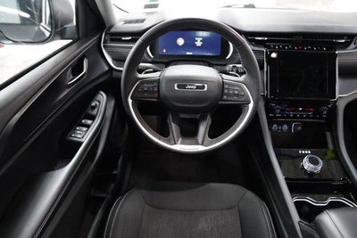 2023 Jeep Grand Cherokee Laredo X 4x4