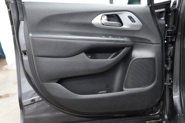 2023 Chrysler Pacifica Hybrid Touring L FWD