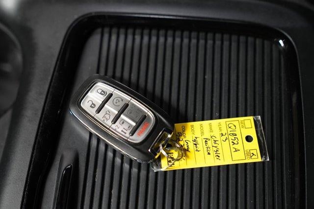 2023 Chrysler Pacifica Hybrid Touring L FWD