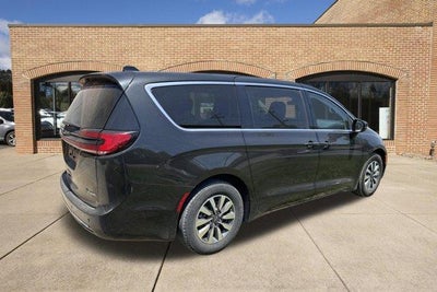 2023 Chrysler Pacifica Hybrid Touring L FWD