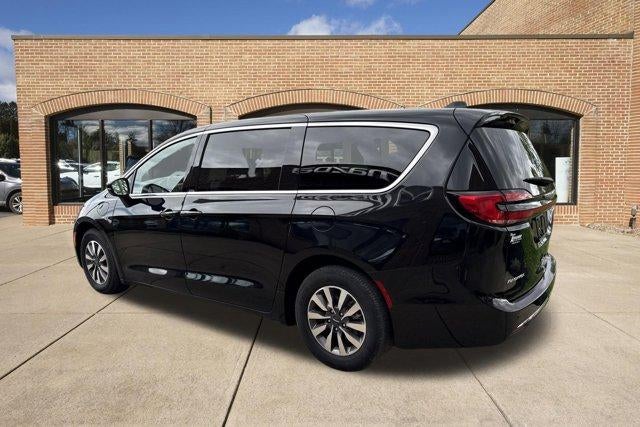 2023 Chrysler Pacifica Hybrid Touring L FWD
