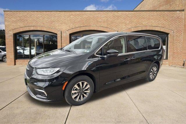 2023 Chrysler Pacifica Hybrid Touring L FWD