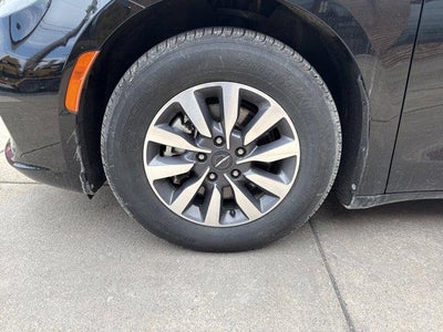 2023 Chrysler Pacifica Hybrid Touring L FWD