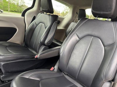 2023 Chrysler Pacifica Hybrid Touring L FWD