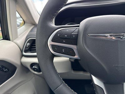2023 Chrysler Pacifica Hybrid Touring L FWD