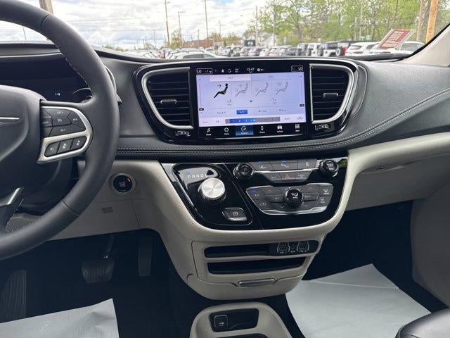 2023 Chrysler Pacifica Hybrid Touring L FWD