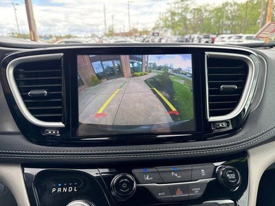 2023 Chrysler Pacifica Hybrid Touring L FWD