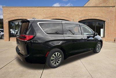 2023 Chrysler Pacifica Hybrid Touring L FWD