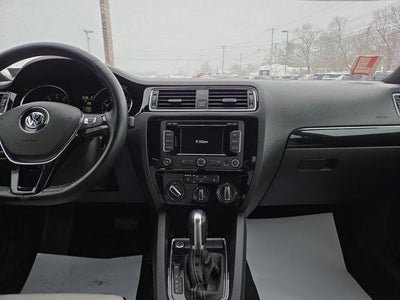 2015 Volkswagen Jetta 4dr Auto 1.8T Sport PZEV Sedan