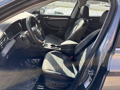 2025 Volkswagen Jetta SE Auto