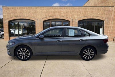 2025 Volkswagen Jetta SE Auto