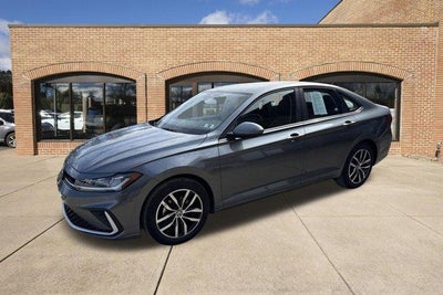 2025 Volkswagen Jetta SE Auto