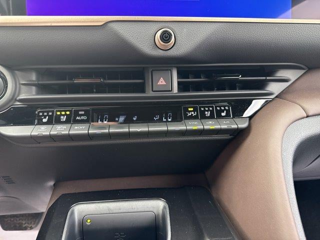 2024 Toyota Crown Limited AWD (Natl)