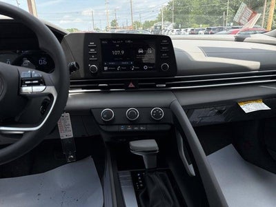 2026 Hyundai ELANTRA SE