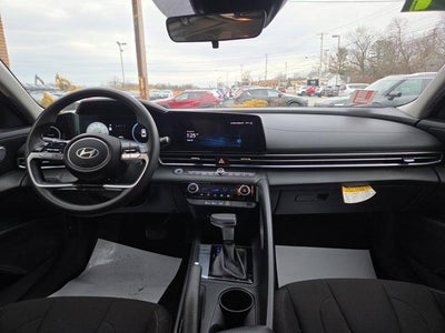 2024 Hyundai ELANTRA SEL IVT