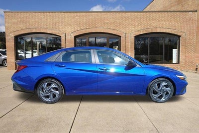 2025 Hyundai ELANTRA SEL Sport