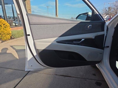 2023 Hyundai ELANTRA HYBRID Limited DCT