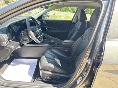 2024 Hyundai ELANTRA Limited IVT