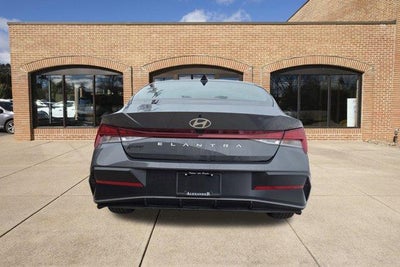 2025 Hyundai ELANTRA SEL Convenience IVT