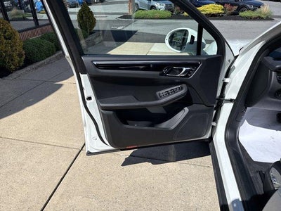 2025 Porsche Macan AWD