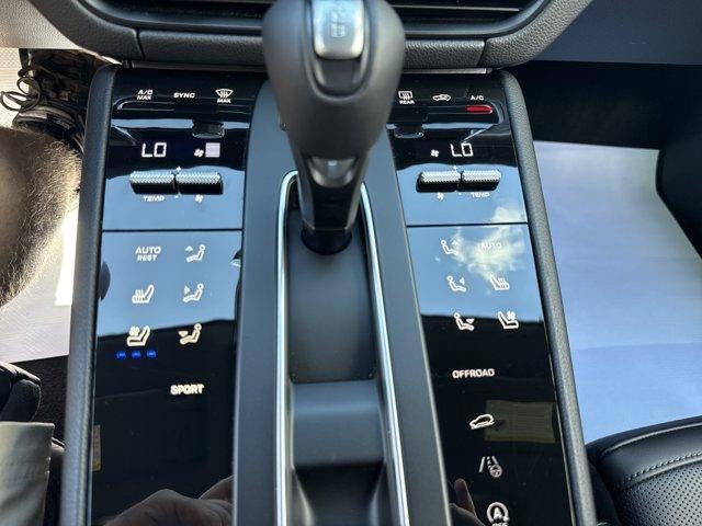 2025 Porsche Macan AWD