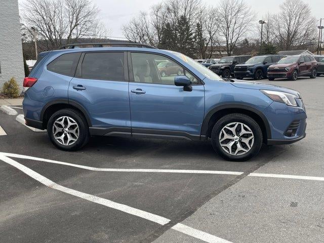 2022 Subaru Forester Premium CVT